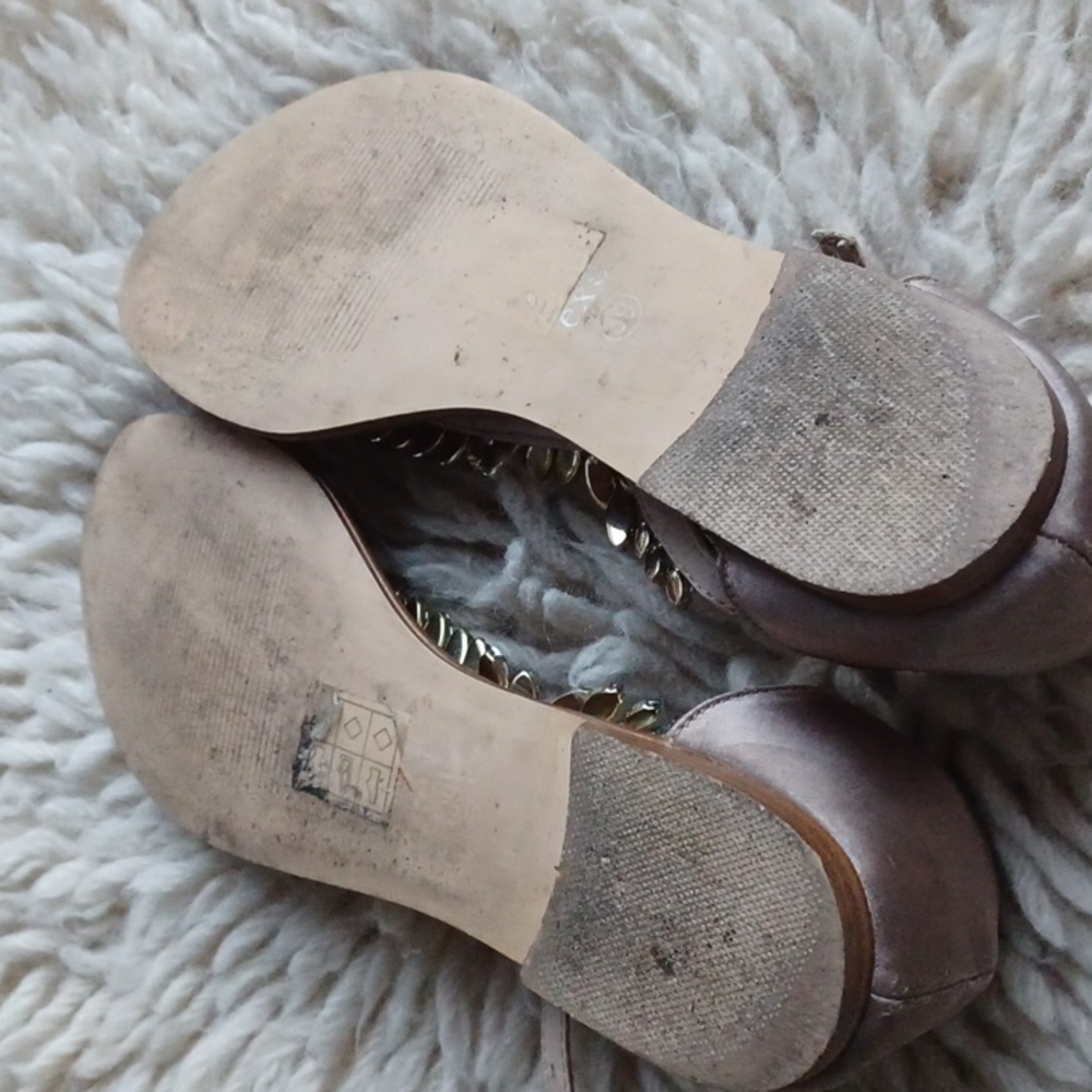 Sandals - Picture 11 of 16